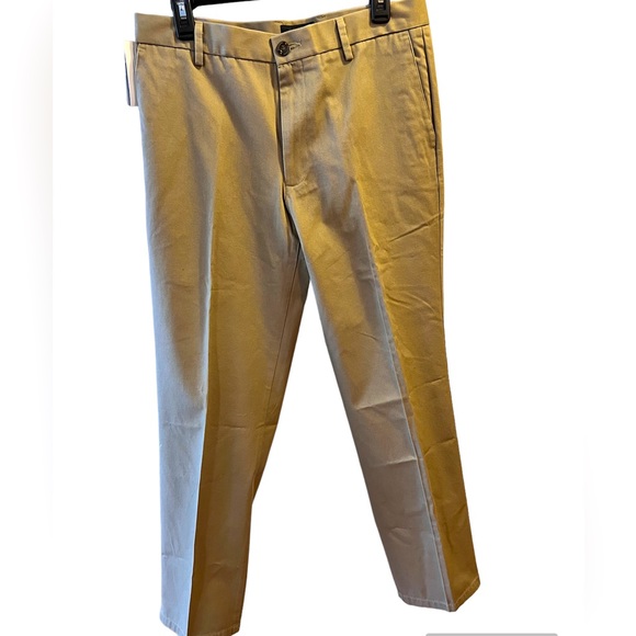 Tan Dockers Signature Khakis Straight Fit Flat Front Size 32x32. New with Tags.